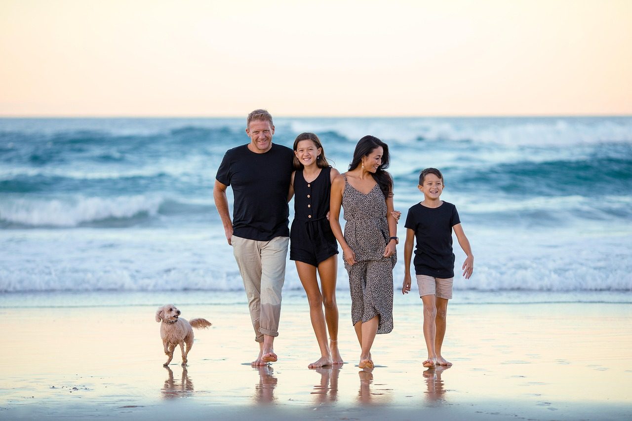 Foto einer glücklichen Familie die nach Zypern ausgewandert ist.