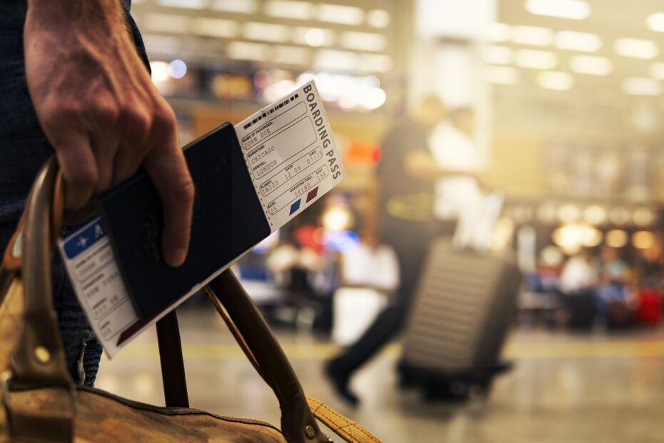 Foto im Flughafen welches stressfreies Reisen symbolisiert